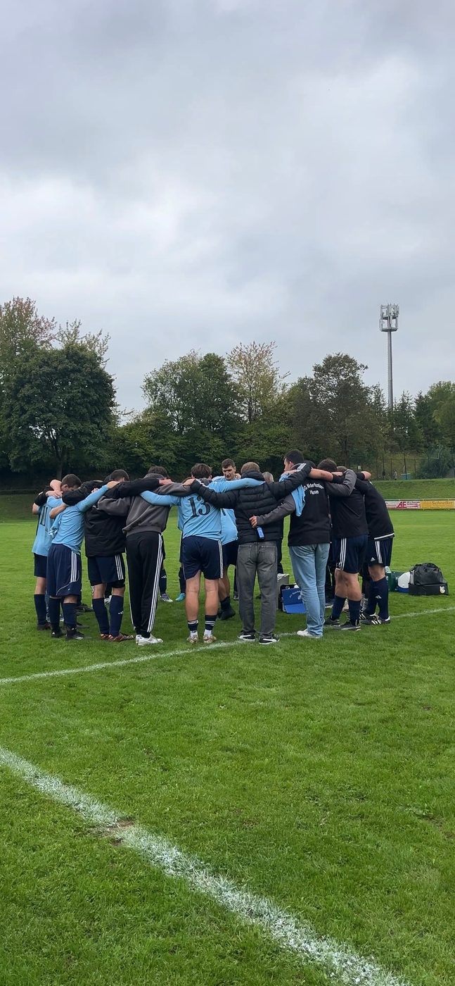 Mannschaftskreis der SVN-E-Fußballer vor dem Anpfiff